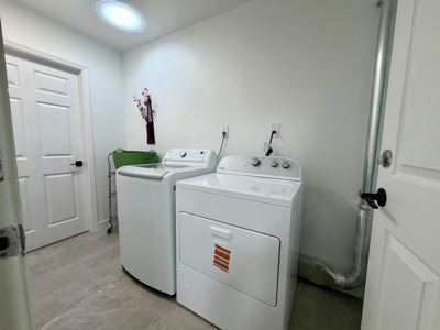 Newly Quiet 1BR/Private Entrance/Standing Desks 6