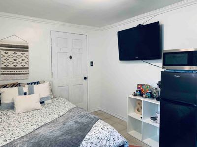 Charming 1 bedroom Atwater Gem 2