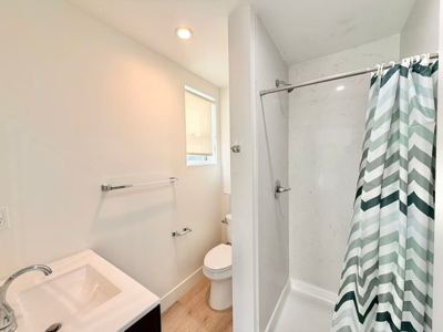USC Safe Zone |Corner View| Private Bed & Bath 7