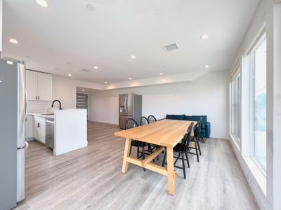 USC Safe Zone |Corner View| Private Bed & Bath 4
