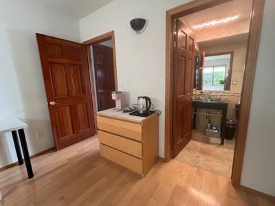 Private Unit - 2 miles from the beach 4