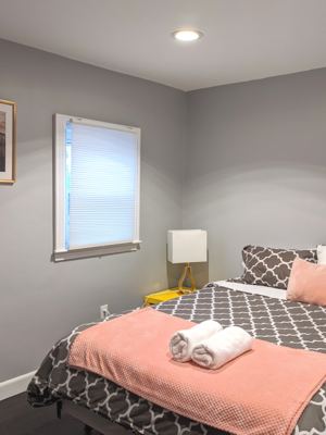 #2 Maverick MBTA clean, comfy, private Room 1