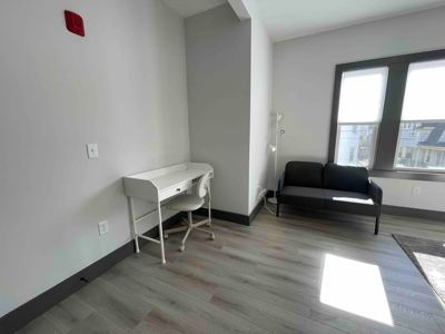 Spacious Bedroom & Private Bath 3A 7