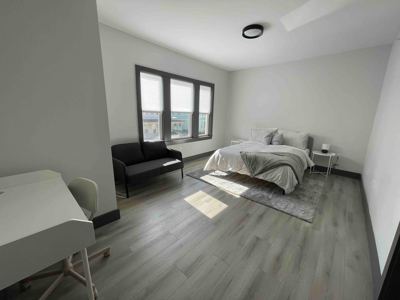 Spacious Bedroom & Private Bath 3A 6