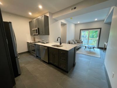 Spacious Bedroom & Private Bath 3A 4
