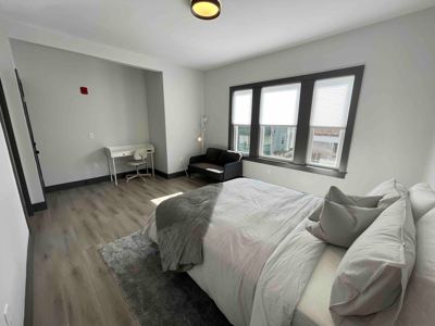 Spacious Bedroom & Private Bath 3A 5