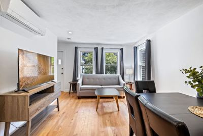 Queen Bedroom in East Cambridge 1