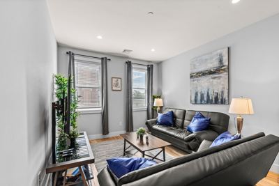 Luxury 2BD/2BA Near Airport f70l 5