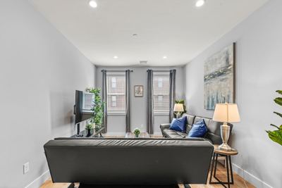 Luxury 2BD/2BA Near Airport f70l 7