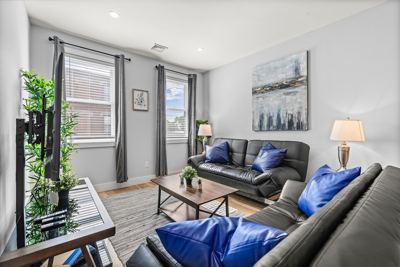 Luxury 2BD/2BA Near Airport f70l 1