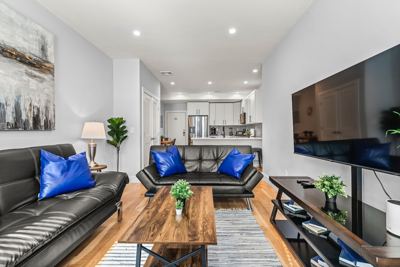 Luxury 2BD/2BA Near Airport f70l 2