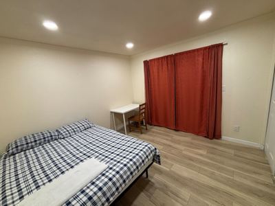 cheerful clean bedroom with shared bathroom 2