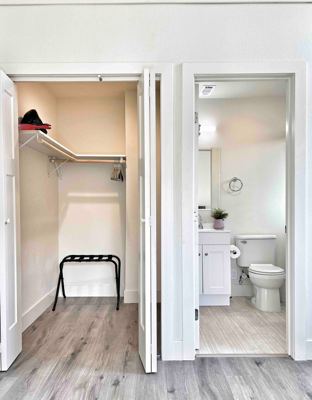 #7-Suites@Roosevelt Park-private suite with bath 8