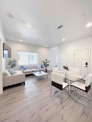 #5 -Suites@Roosevelt Park-private suite with bath 6