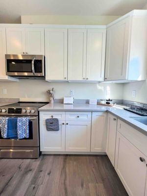 #5 -Suites@Roosevelt Park-private suite with bath 3