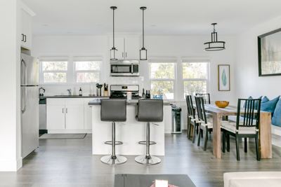 Peaceful Modern Home with BBQ Patio & Romantic Sun Deck 1