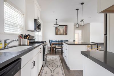 Peaceful Modern Home with BBQ Patio & Romantic Sun Deck 8
