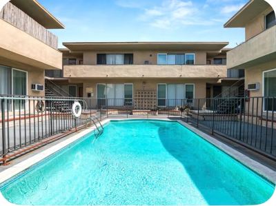 Comfortable Koreatown Studio Escape 8