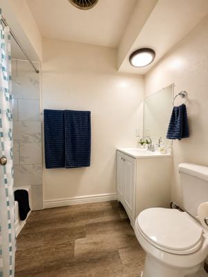 Comfortable Koreatown Studio Escape 4