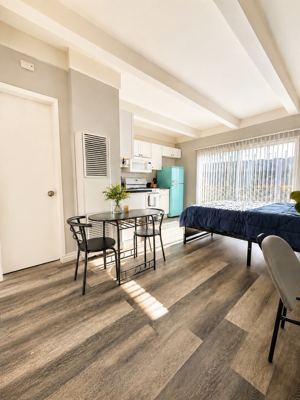 Comfortable Koreatown Studio Escape 1