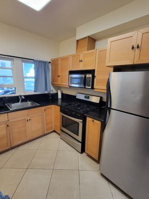 204B -blocks from the beach! 8