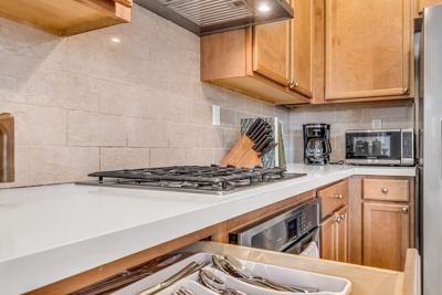 Relaxing Bedroom near Tech & Hospitals in San Jose 4