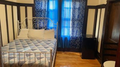 Artistic Room 7