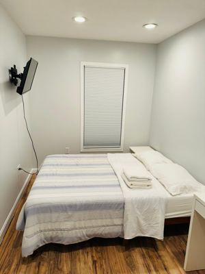 Private bedroom next to Sullivan Square b2 5