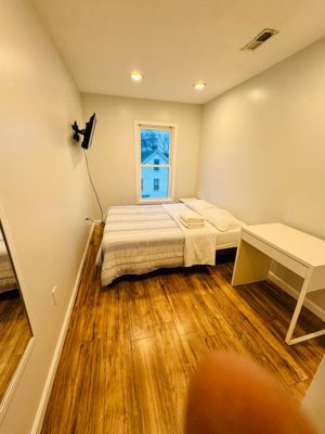 Private bedroom next to Sullivan Square b2 4