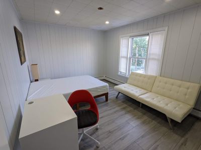 Great private bedroom close to Downtown o3 6