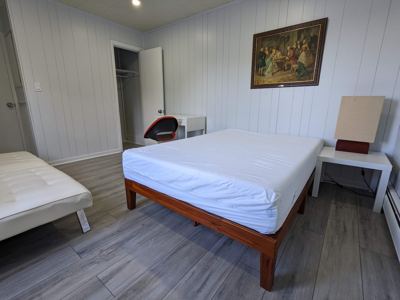 Great private bedroom close to Downtown o3 7