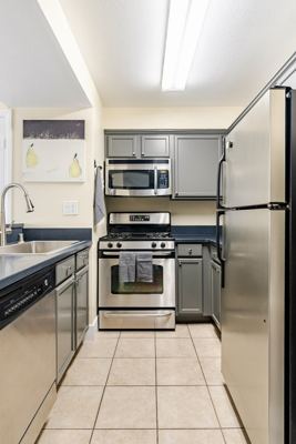 Luxury Apartment in Burbank 5