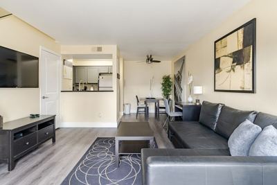Luxury Apartment in Burbank 2