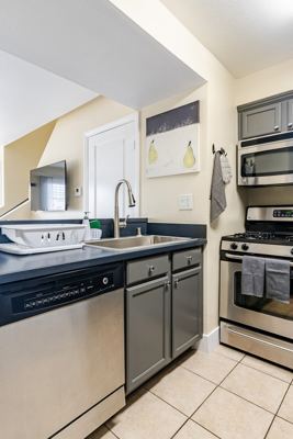 Luxury Apartment in Burbank 6