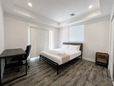 Private Room in LA 1