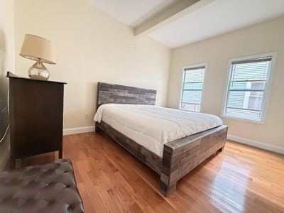 King Room, Mins to Longwood, BMC & Brigham 3