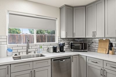 YieldMax (WA) | Remodeled Room Downtown SJ -A2 2