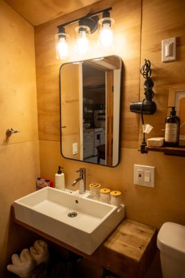 Silverlake's Serene Cabin Retreat 3