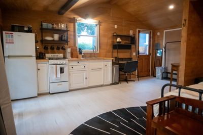 Silverlake's Serene Cabin Retreat 2