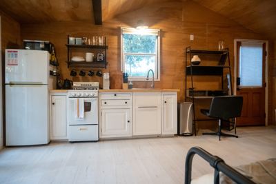 Silverlake's Serene Cabin Retreat 1