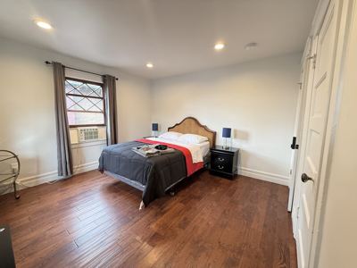 Quiet, Prvte, Room, Light, 55-in Smart TV Near USC 2