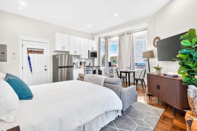 Renovated Back Bay Studio with in-unit laundry 2