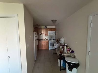 # **Urgently looking for a Roommate!!!** 3