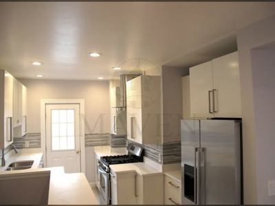 Modern Comfort Meets Classic Charm | 2BR near Tufts & Medford Sq (Heat/Gas Included!) on Main St in Medford beside I-93 1