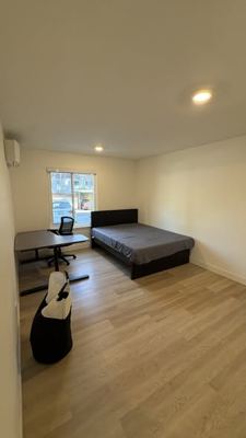 🏠 **Immediate** **Temporary Accommodation Available** - Looking for a female sublease to start immediately 2