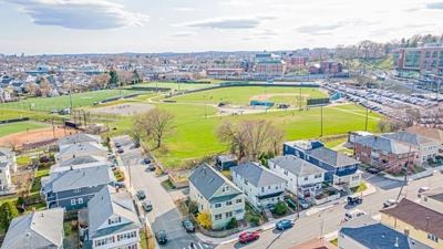 Location! Location! Location!!!2 minutes walk to Tufts Gym! Available from 2027/01/01. 1