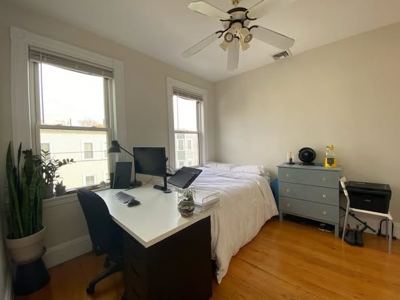 🏡 **Roommate Wanted — Private Bed + Private Bath in 3BR/2BA Cambridge Apartment near Harvard — $1,750 Utilities Included 3
