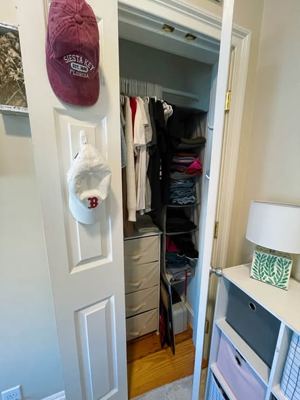 1 bedroom available in a 3 bed, 1 bath in the South End. Apartment has AC and in unit washer/dryer. Rent + utilities is 3