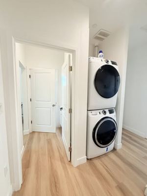 Planning to move near USC for Spring 2027? I have furnished rooms available on Walton Ave, close to campus. The house co 3