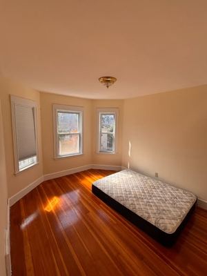 🚨☀️ 3 PRIVATE ROOMS AVAILABLE – NOV 1 | $800/mo | 1 MIN TO ASHMONT T 🚇✨ 2